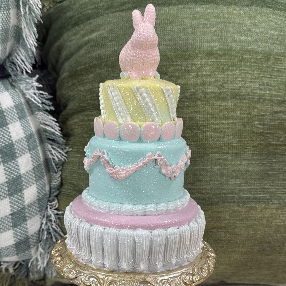Cupcakes & cashmere pastel Easter cake